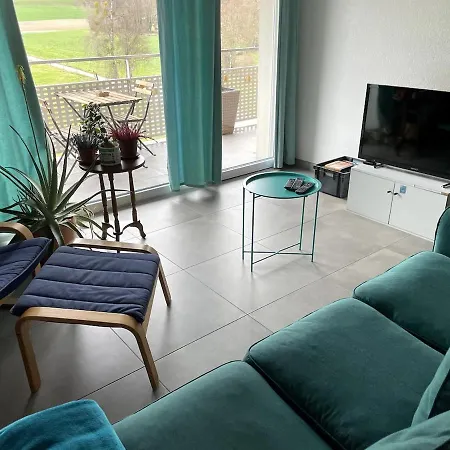 Modern 1 Bedroom, Large Living , Free Parking