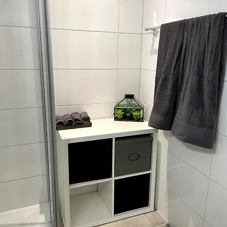 Modern 1 Bedroom, Large Living , Free Parking Apartmán