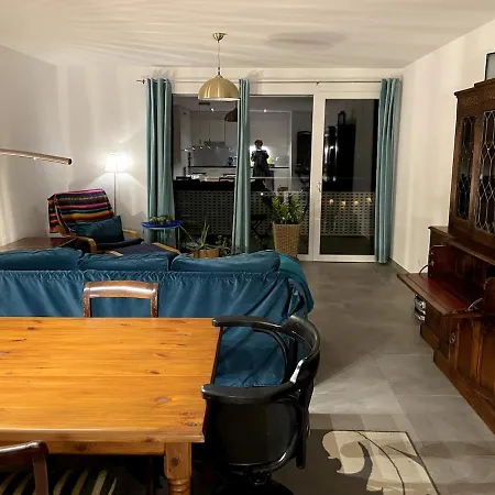 Apartmán Modern 1 Bedroom, Large Living , Free Parking
