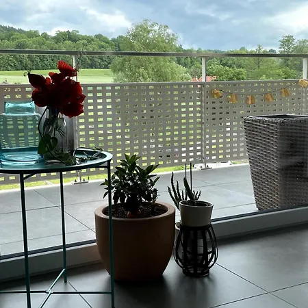 Modern 1 Bedroom, Large Living , Free Parking