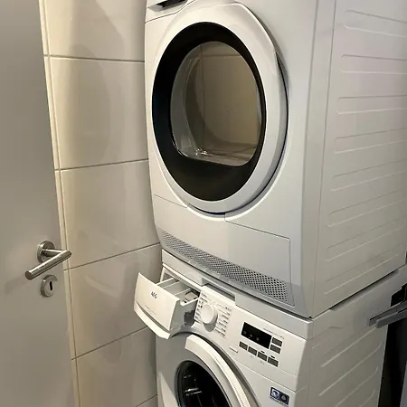 Modern 1 Bedroom, Large Living , Free Parking Apartmán